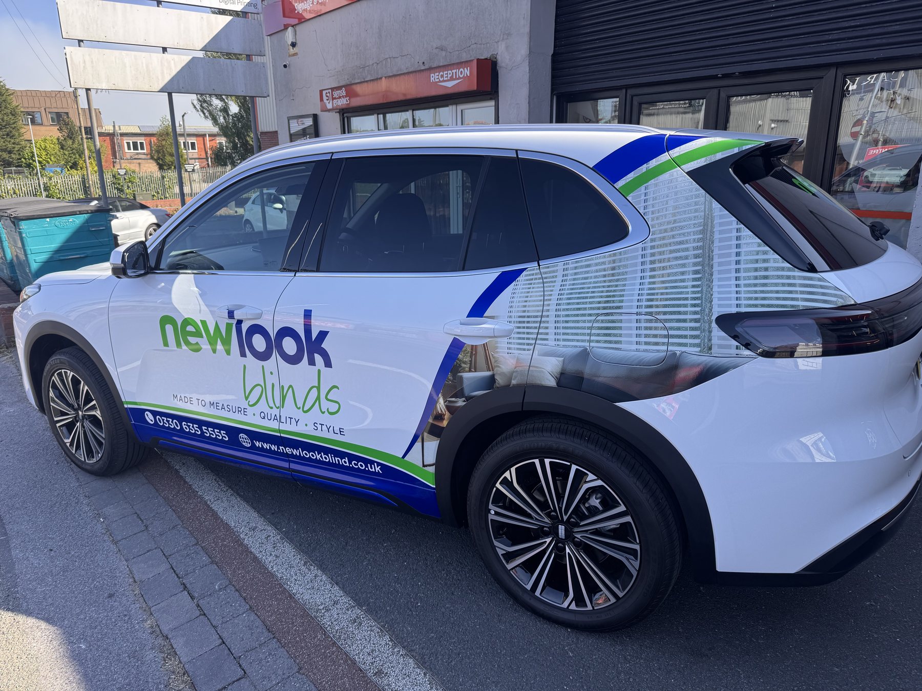 Newlook Blinds car graphics