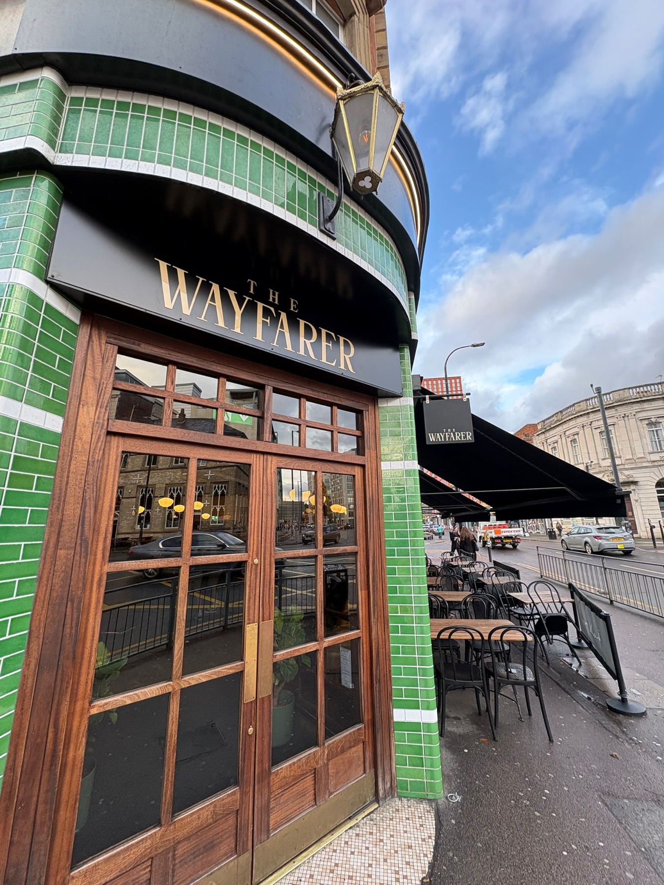 The Wayfarer exterior signage